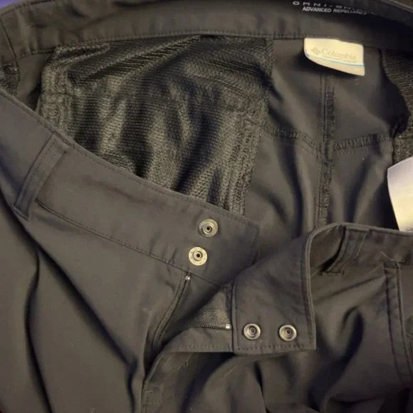 Women's Columbia Omni-Shield Hiking Shorts - Picture 6 of 7